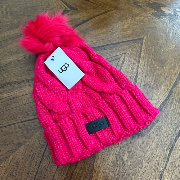 UGG Accessories - UGG Women’s Cable Beanie with Pom